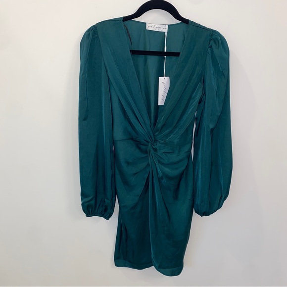 Petal and Pup Kataleya Long-Sleeved V-Neck Emerald Green Dress NWT US 4 - Picture 4 of 9